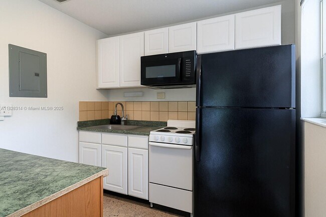 Building Photo - 605 SW 14th Terrace