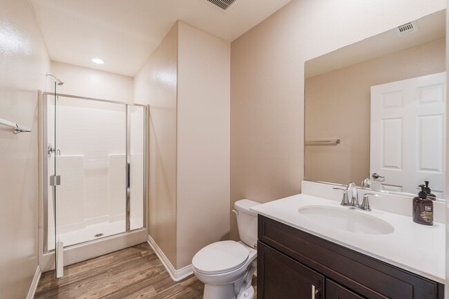 Building Photo - Beautiful Gardena Condominium in Gated Com...