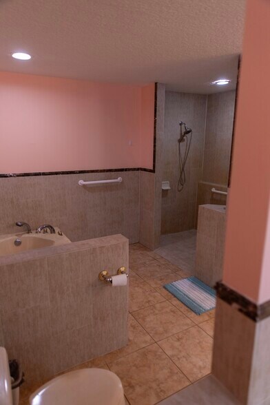 Building Photo - 315 Lazy Acres Ln