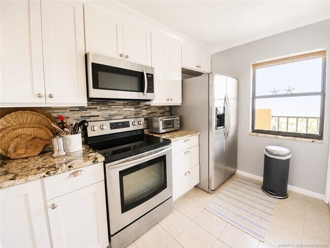 Building Photo - 7380 S Ocean Dr