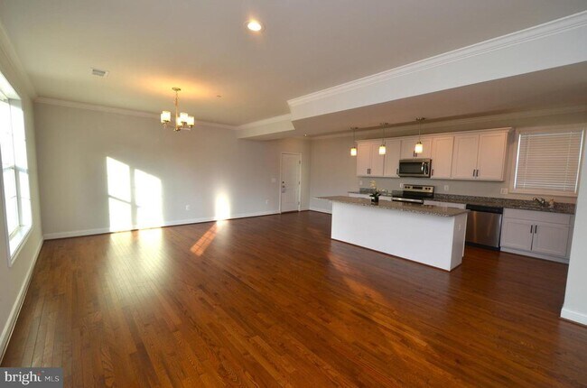 Building Photo - 3541 Oak Dr