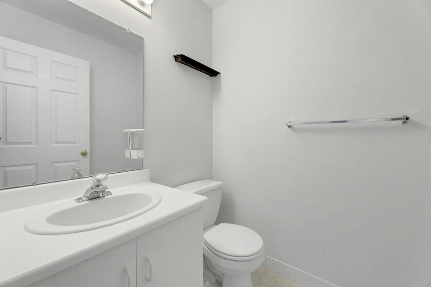 Building Photo - 2198 Kent Ct