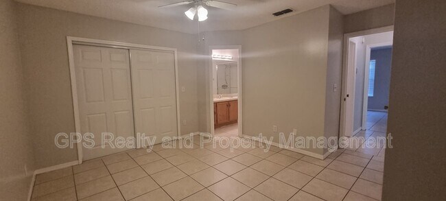 Building Photo - 956 Forest Ridge Ct