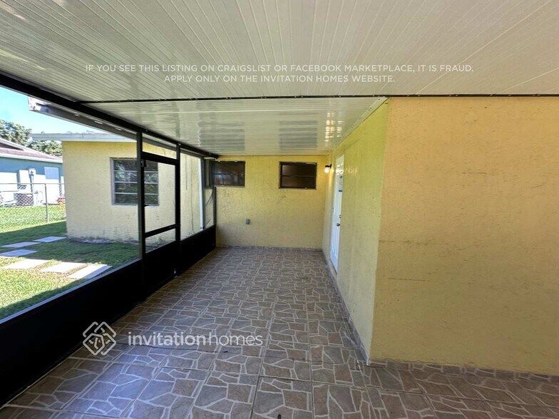 Building Photo - 10805 SW 142nd Ln