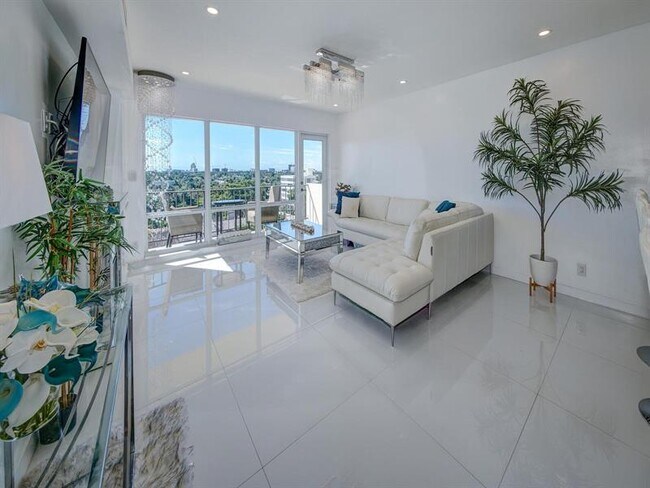 Building Photo - 2500 E Las Olas Blvd