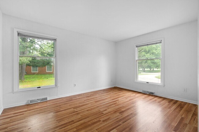Building Photo - 3673 Pheasant Dr