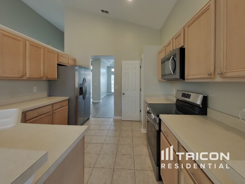 Building Photo - 1360 Holly Glen Run