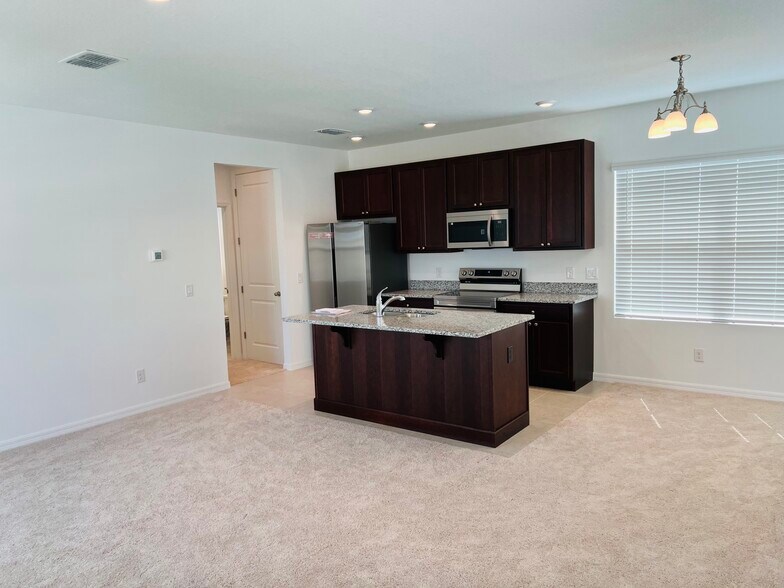 Kithchen & Island - 3011 Prospect Trl