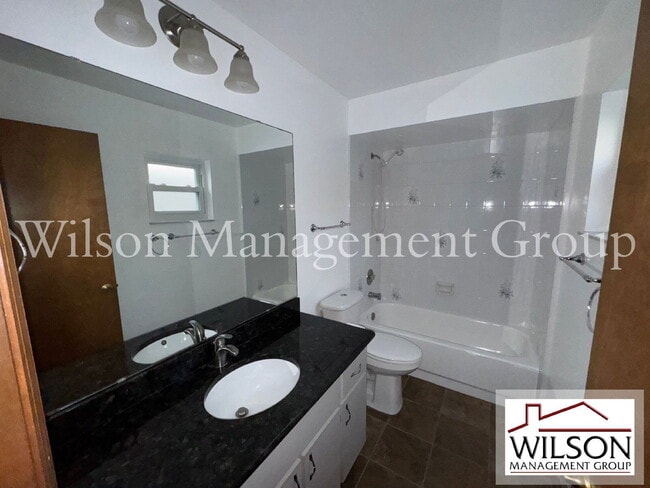 Building Photo - 1420 Flamingo Dr