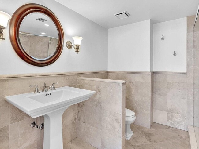 Building Photo - 4200 N Ocean Dr