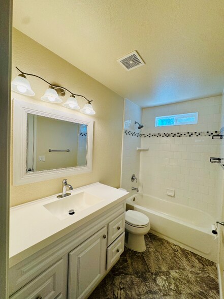 Building Photo - 17205 Markross Ct