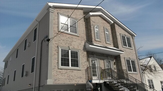 Primary Photo - 110 39th St