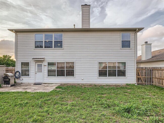 Building Photo - 215 Spruce Dr
