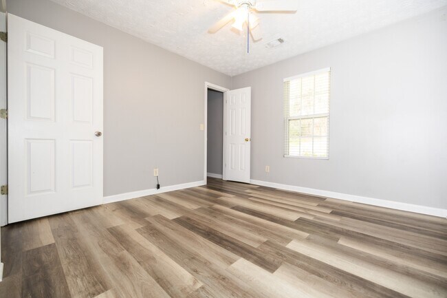 Building Photo - 599 Rivulett Ct