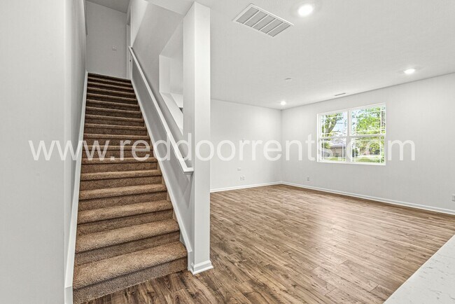 Building Photo - ? Move In Now and Get 6 Months of the Resi...