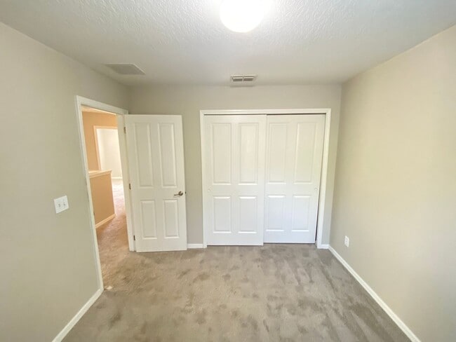 Building Photo - Avalon Park corner end Townhome featuring 3 bedrooms, 2.5 baths, plus office, and 2 car garage.