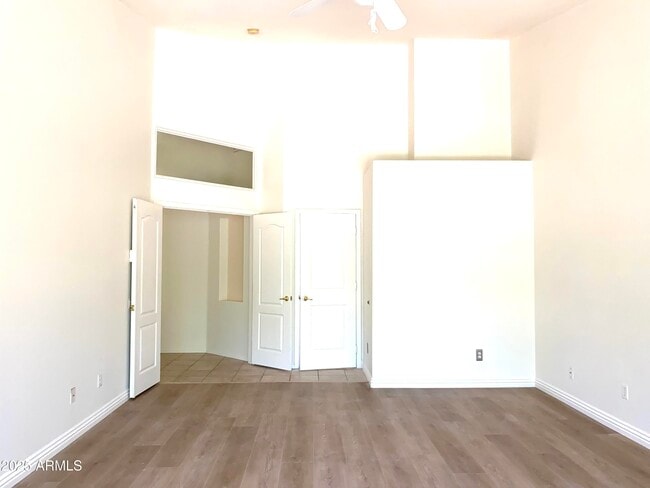 Building Photo - 5918 E Woodridge Dr