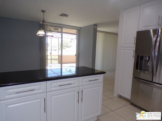 Building Photo - 2559 Whitewater Club Dr