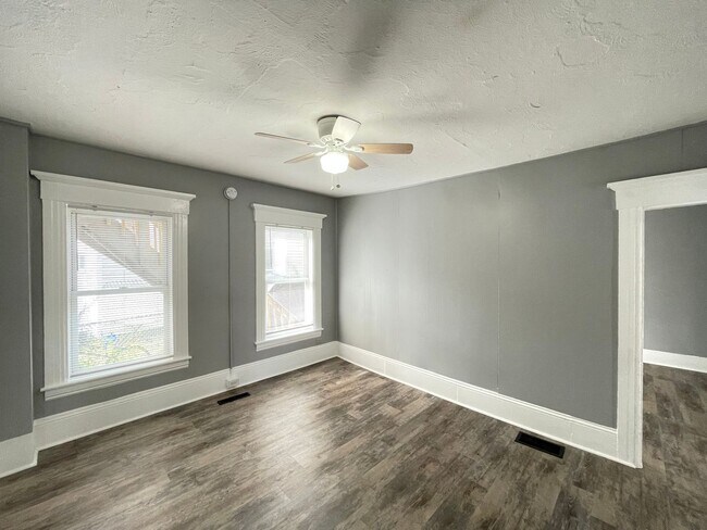 Building Photo - 421 Spruce St