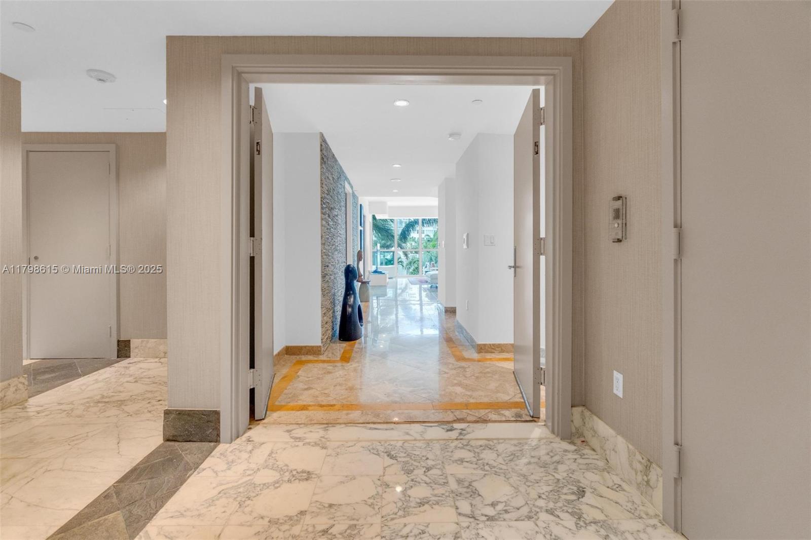 Building Photo - 1331 Brickell Bay Dr