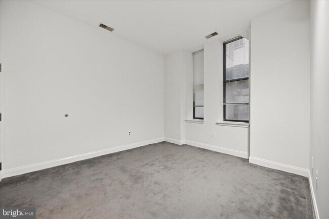 Building Photo - 1001-13 Chestnut St