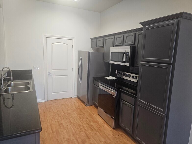 Building Photo - 3315 Omega St