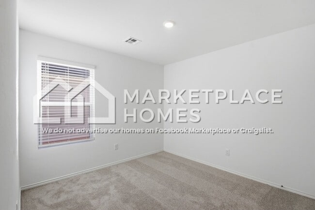 Building Photo - 800 NE 102nd Ter