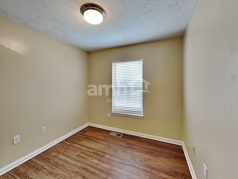 Building Photo - 6804 Trevino Way