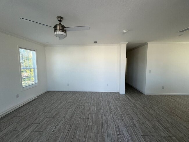 Building Photo - 18 Eland Dr