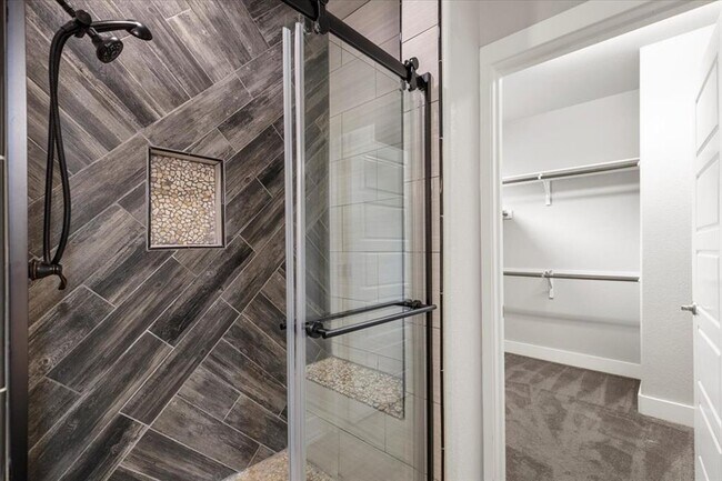 Building Photo - 6009 Baythorne Dr