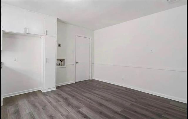 Building Photo - 1529 E King St