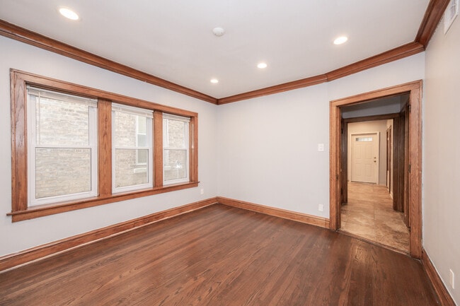 Building Photo - 3312 N Kostner Ave