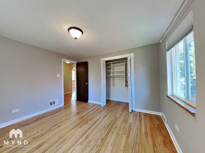 Building Photo - 1076 S Monroe St