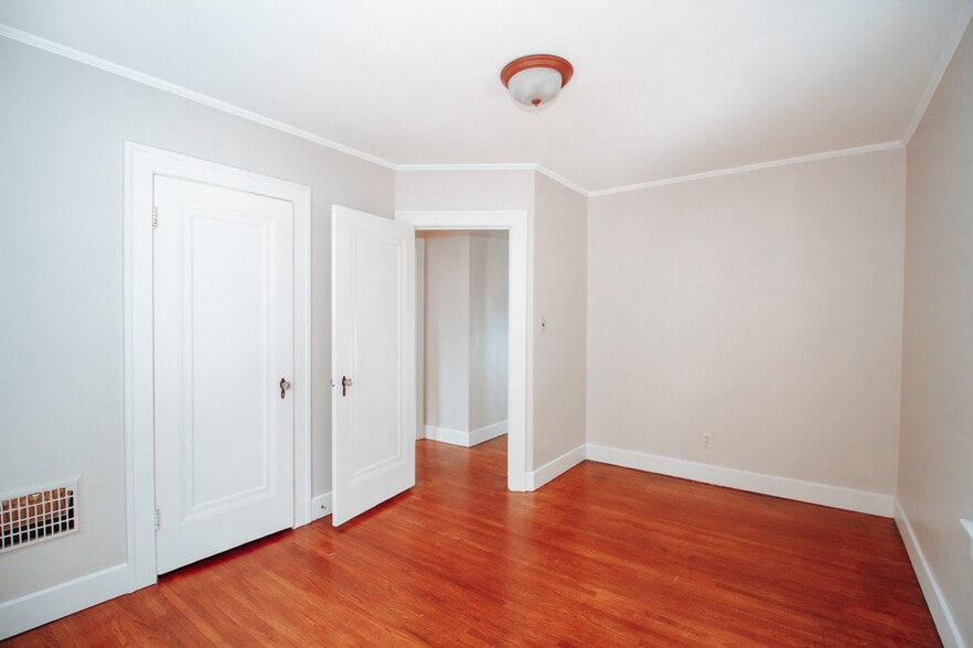 Building Photo - 3744 Bowen Rd