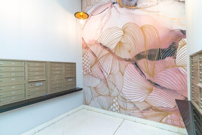 Building Photo - 487 Keap St