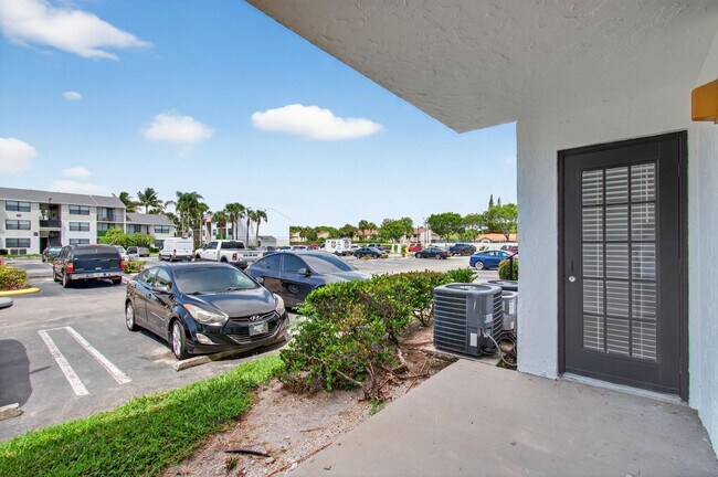 Building Photo - 714 Executive Center Dr