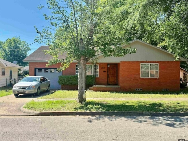 Building Photo - 717 Dallas St