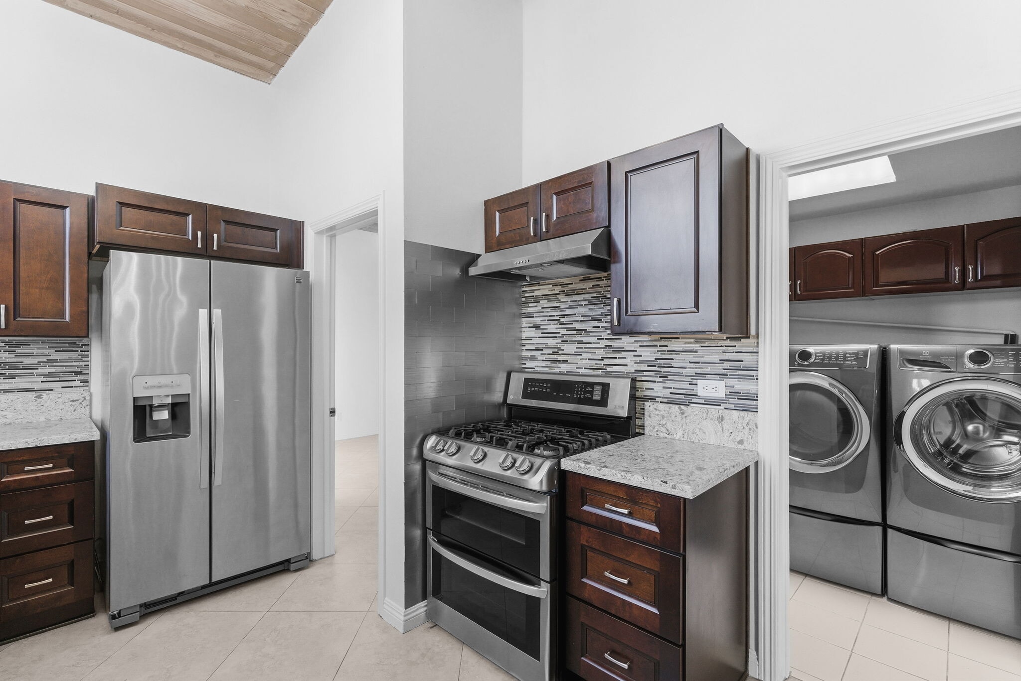 Building Photo - 8335 Sugarman Dr