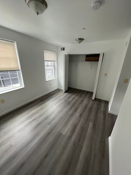 Building Photo - 1025 Buttonwood St