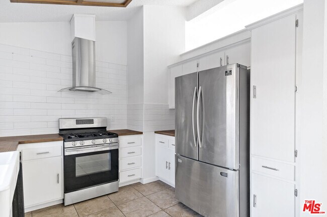 Building Photo - 3293 N Mica Dr