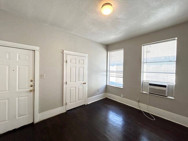 Building Photo - 1716 N Olive St