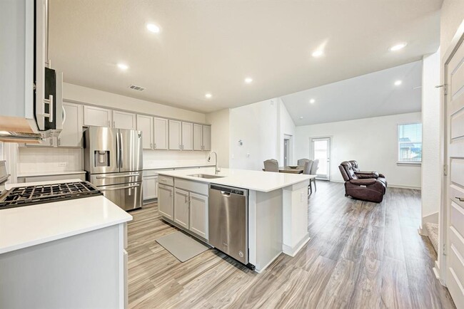 Building Photo - 7420 Peggie Nell Dr