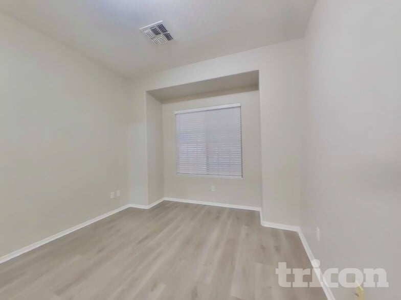 Building Photo - 13038 W Aster Dr