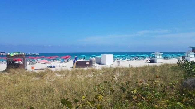 Building Photo - 2899 Collins Ave