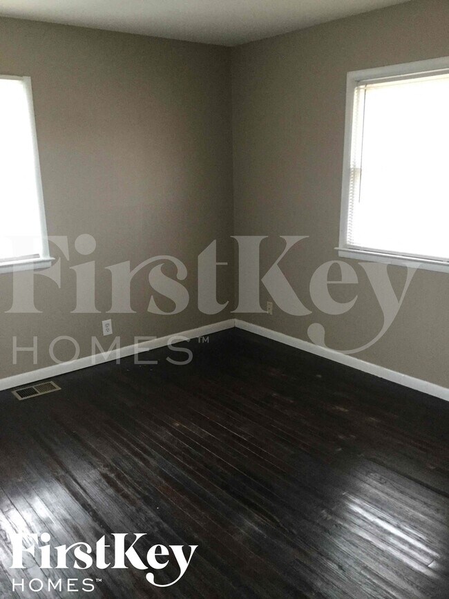 Building Photo - 221 N High School Rd