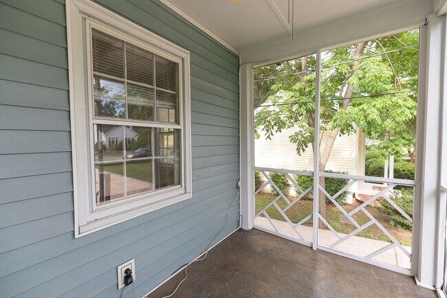 Building Photo - Lovely, Updated 3-Bedroom, 1-Bath Home in Greensboro w/ Fenced Yard