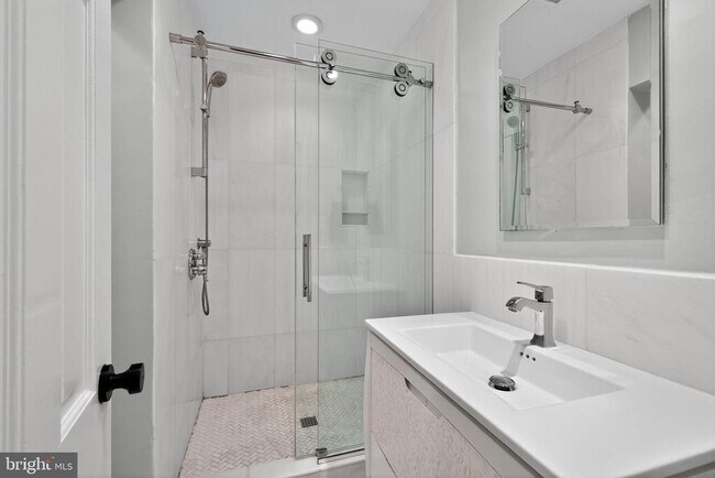 Building Photo - 9302 W Parkhill Dr