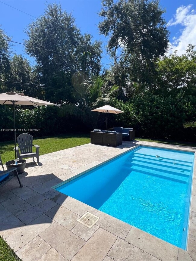 Building Photo - 1430 NE 149th St