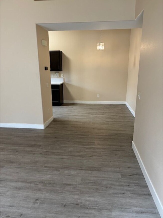 Building Photo - BEAUTIFUL SPACIOUS TOP FLOOR 2 BEDROOM & 2 FULL BATHROOM CONDO IN THE SOUTHWEST