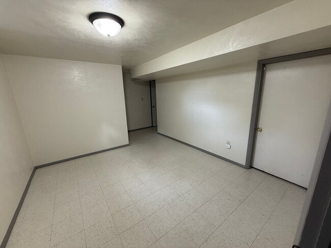 Building Photo - July 2026!!! Great house in S Boulder on quiet cul de sac